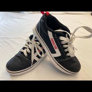 Heelys boys size 4 roller sneakers